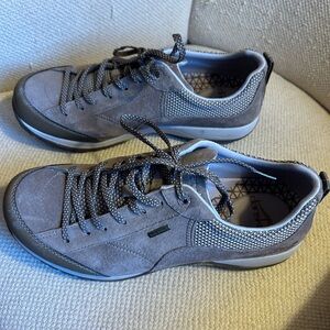 Dansko Sneakers in 40 wide MINT Condition